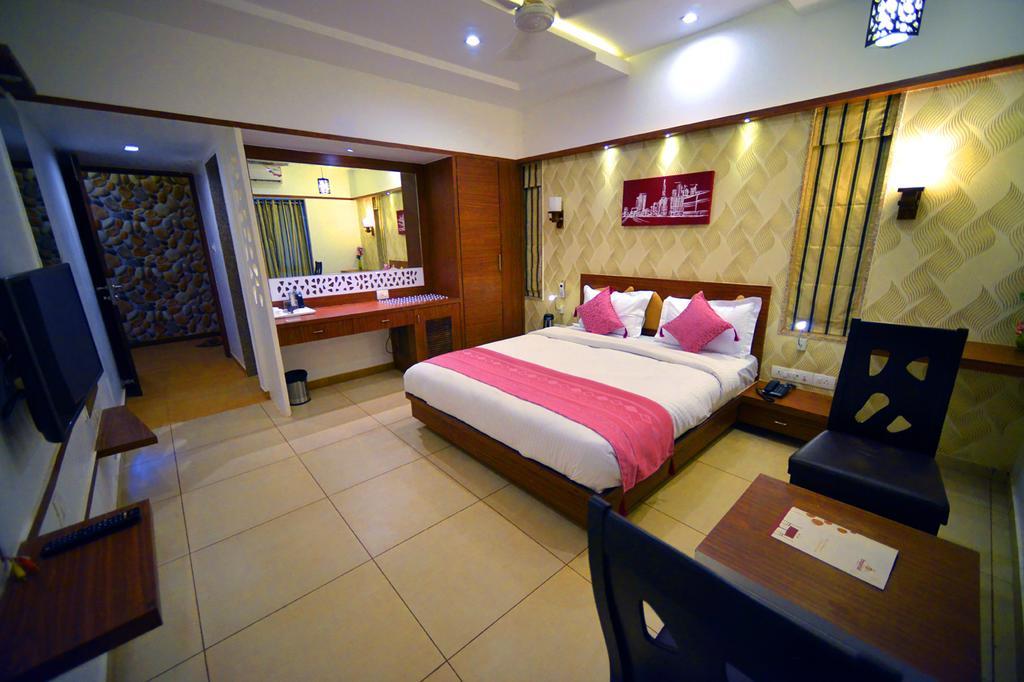 The Grand Imperial Hotel Morbi Exterior foto